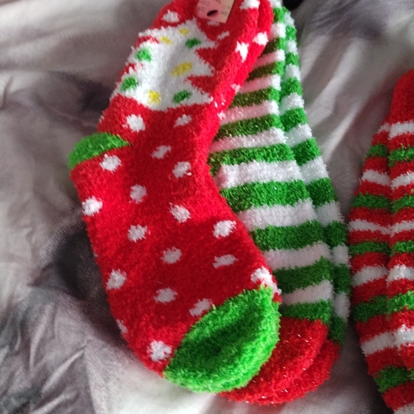 four pairs Betsey Johnson cozy socks Christmas - Picture 4 of 4